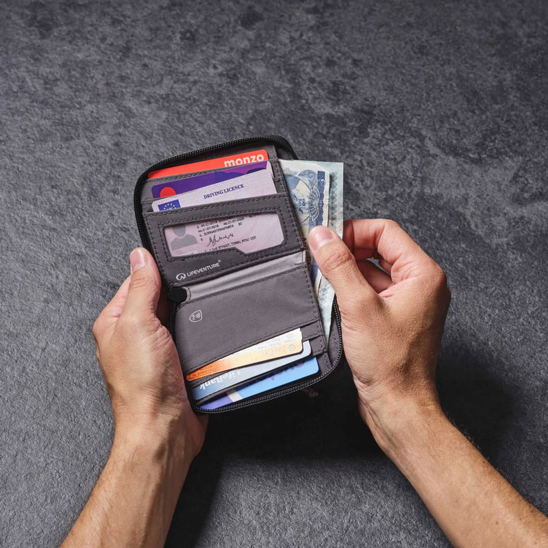 peňaženka LIFEVENTURE RFiD BI-FOLD WALLET Olive